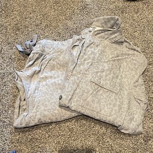 Gray Leopard Print Women's Pajama Set